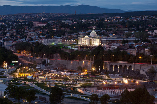 Вид на вечерний Тбилиси